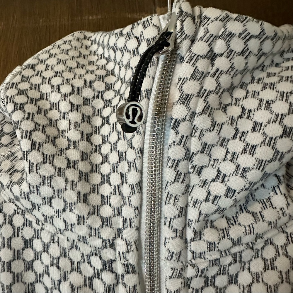 Lululemon Scuba Hoodie III Dottie Eyelet White Black Grey Sz 4 Fleece Activewear - Picture 8 of 14
